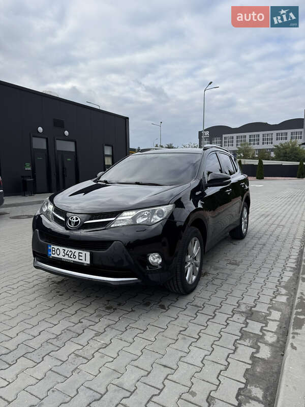 Внедорожник / Кроссовер Toyota RAV4 2013 в 