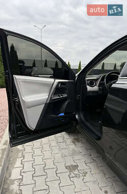 Внедорожник / Кроссовер Toyota RAV4 2013 в 