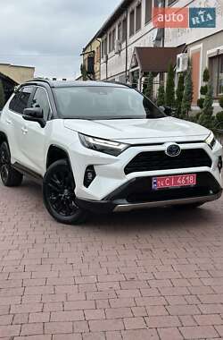 Внедорожник / Кроссовер Toyota RAV4 2022 в 