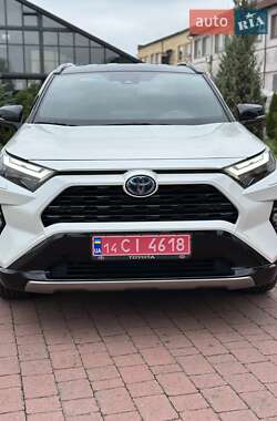 Внедорожник / Кроссовер Toyota RAV4 2022 в 