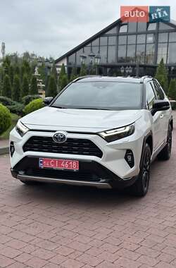 Внедорожник / Кроссовер Toyota RAV4 2022 в 
