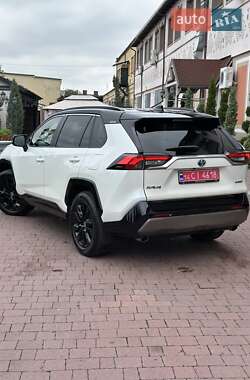 Внедорожник / Кроссовер Toyota RAV4 2022 в 
