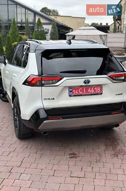 Внедорожник / Кроссовер Toyota RAV4 2022 в 