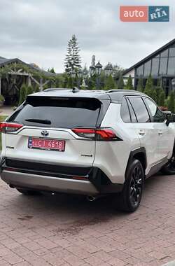 Внедорожник / Кроссовер Toyota RAV4 2022 в 