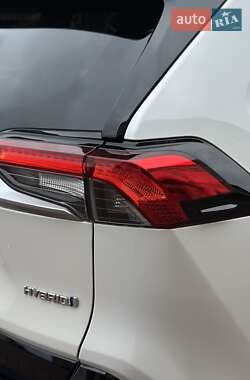 Внедорожник / Кроссовер Toyota RAV4 2022 в 