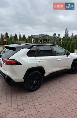 Внедорожник / Кроссовер Toyota RAV4 2022 в 