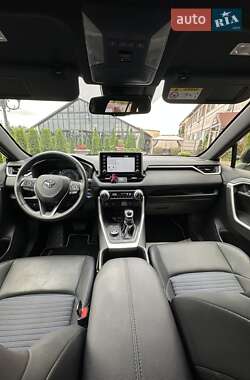Внедорожник / Кроссовер Toyota RAV4 2022 в 