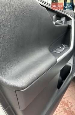Внедорожник / Кроссовер Toyota RAV4 2022 в 
