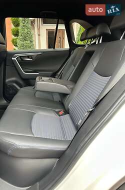 Внедорожник / Кроссовер Toyota RAV4 2022 в 