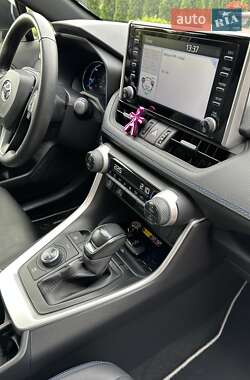 Внедорожник / Кроссовер Toyota RAV4 2022 в 