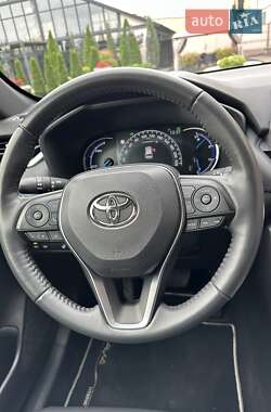 Внедорожник / Кроссовер Toyota RAV4 2022 в 
