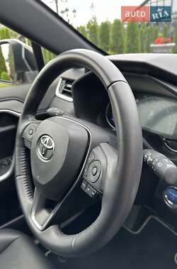 Внедорожник / Кроссовер Toyota RAV4 2022 в 