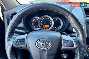 Внедорожник / Кроссовер Toyota RAV4 2011 в 