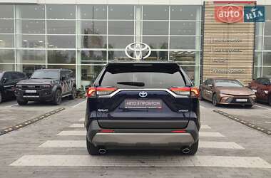 Внедорожник / Кроссовер Toyota RAV4 2020 в 