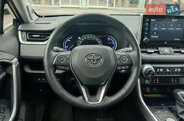 Внедорожник / Кроссовер Toyota RAV4 2020 в 