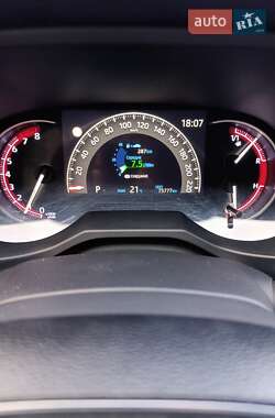 Внедорожник / Кроссовер Toyota RAV4 2020 в 