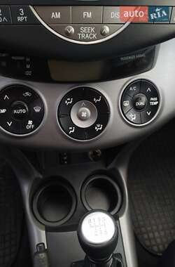 Внедорожник / Кроссовер Toyota RAV4 2007 в 