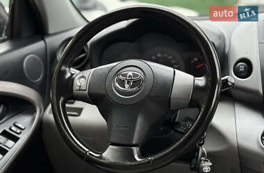 Внедорожник / Кроссовер Toyota RAV4 2007 в 