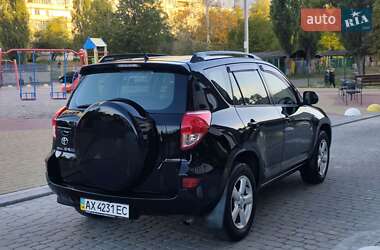 Внедорожник / Кроссовер Toyota RAV4 2007 в 