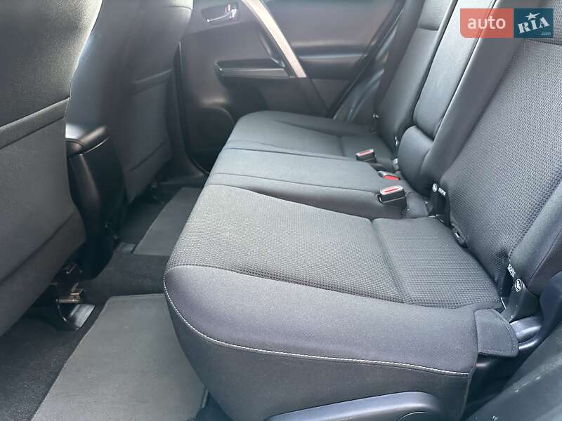 Внедорожник / Кроссовер Toyota RAV4 2017 в Киеве