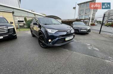 Позашляховик / Кросовер Toyota RAV4 2018 в 