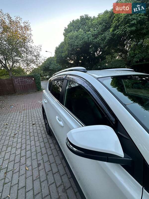 Позашляховик / Кросовер Toyota RAV4 2017 в Києві