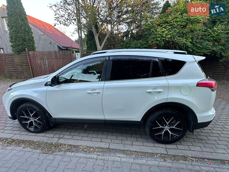 Позашляховик / Кросовер Toyota RAV4 2017 в Києві