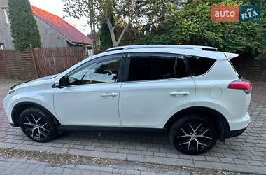 Внедорожник / Кроссовер Toyota RAV4 2017 в 