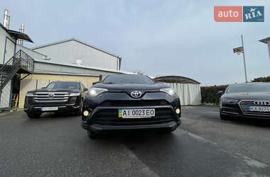 Позашляховик / Кросовер Toyota RAV4 2018 в 