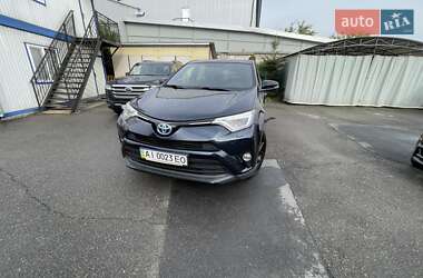 Позашляховик / Кросовер Toyota RAV4 2018 в 