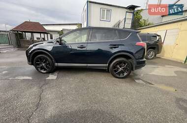 Позашляховик / Кросовер Toyota RAV4 2018 в 