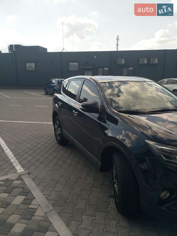 Внедорожник / Кроссовер Toyota RAV4 2018 в Полтаве
