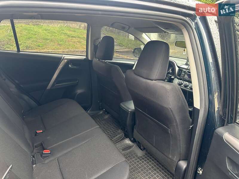 Внедорожник / Кроссовер Toyota RAV4 2017 в Виннице