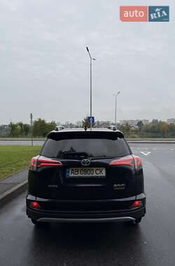 Внедорожник / Кроссовер Toyota RAV4 2017 в 