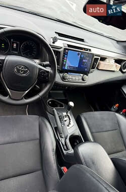 Внедорожник / Кроссовер Toyota RAV4 2017 в 