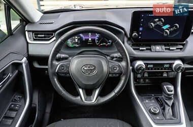 Внедорожник / Кроссовер Toyota RAV4 2024 в 