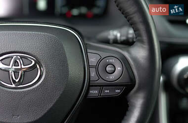 Внедорожник / Кроссовер Toyota RAV4 2024 в 