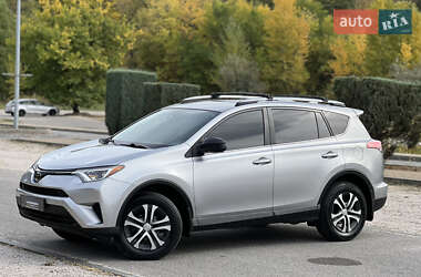Внедорожник / Кроссовер Toyota RAV4 2018 в 