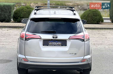 Внедорожник / Кроссовер Toyota RAV4 2018 в 