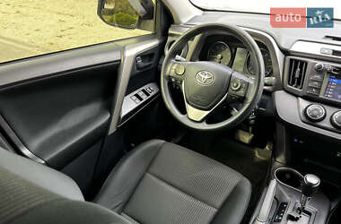 Внедорожник / Кроссовер Toyota RAV4 2018 в 