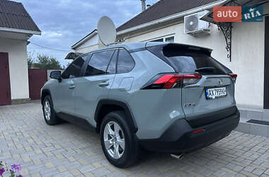 Позашляховик / Кросовер Toyota RAV4 2021 в Червоному Донці