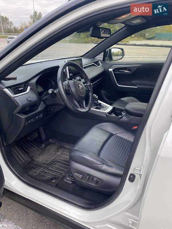 Внедорожник / Кроссовер Toyota RAV4 2019 в Киеве