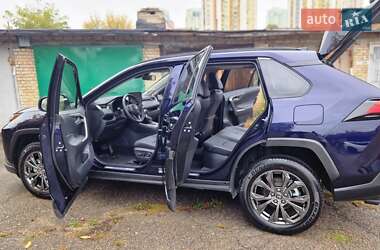 Внедорожник / Кроссовер Toyota RAV4 2023 в 