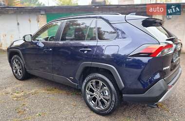 Внедорожник / Кроссовер Toyota RAV4 2023 в 
