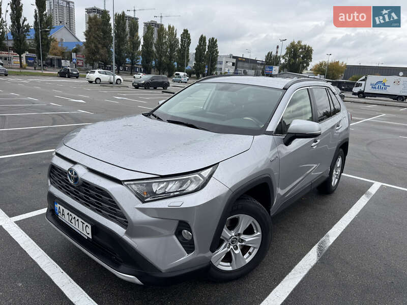Внедорожник / Кроссовер Toyota RAV4 2019 в Киеве