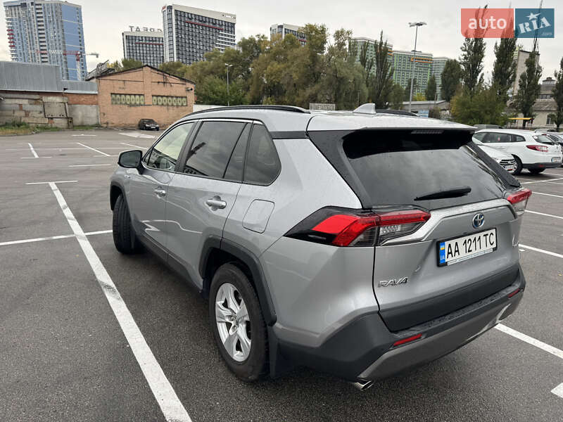 Внедорожник / Кроссовер Toyota RAV4 2019 в Киеве