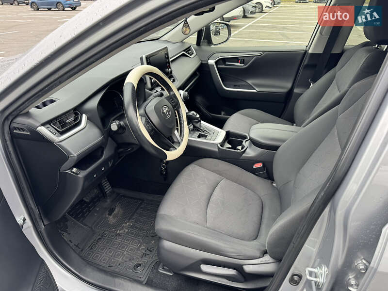 Внедорожник / Кроссовер Toyota RAV4 2019 в Киеве