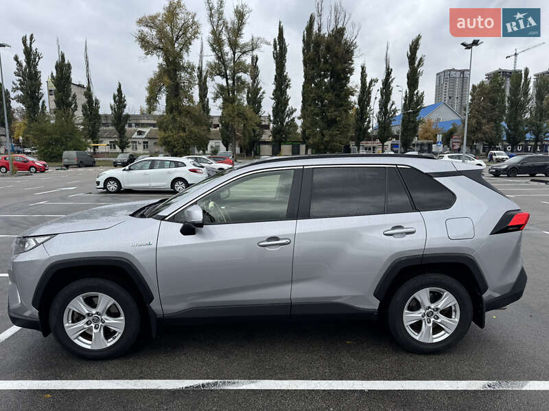 Внедорожник / Кроссовер Toyota RAV4 2019 в Киеве