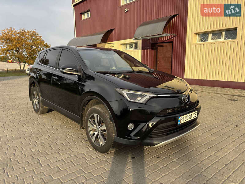 Внедорожник / Кроссовер Toyota RAV4 2015 в Гадяче