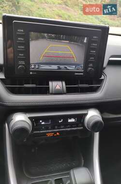 Позашляховик / Кросовер Toyota RAV4 2020 в  фото 3 Позашляховик / Кросовер Toyota RAV4 2020 в